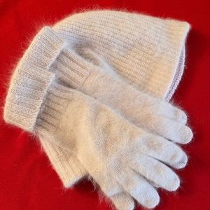 Woman’s matching hat and gloves